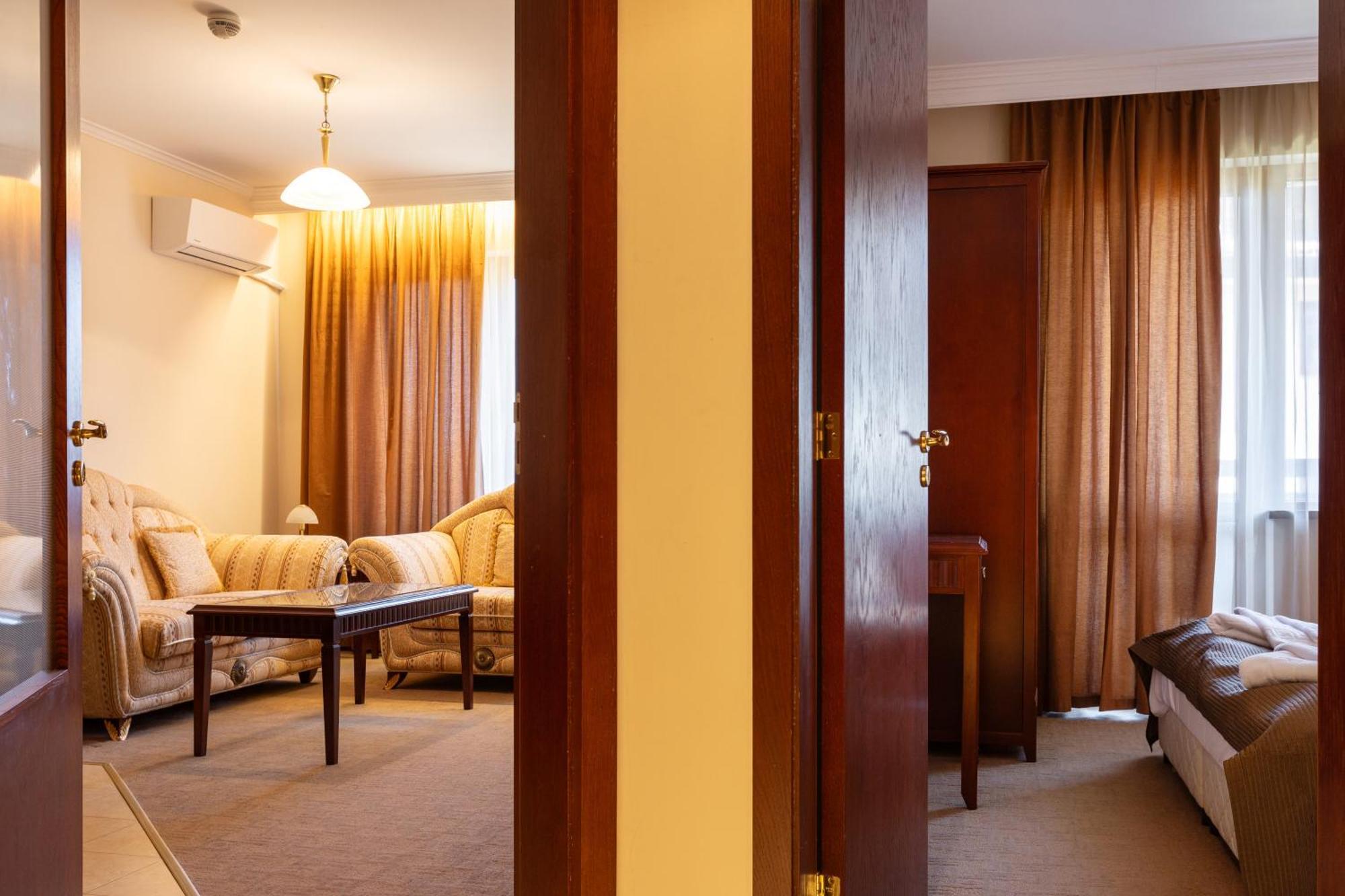 Downtown Bansko Resort Bagian luar foto